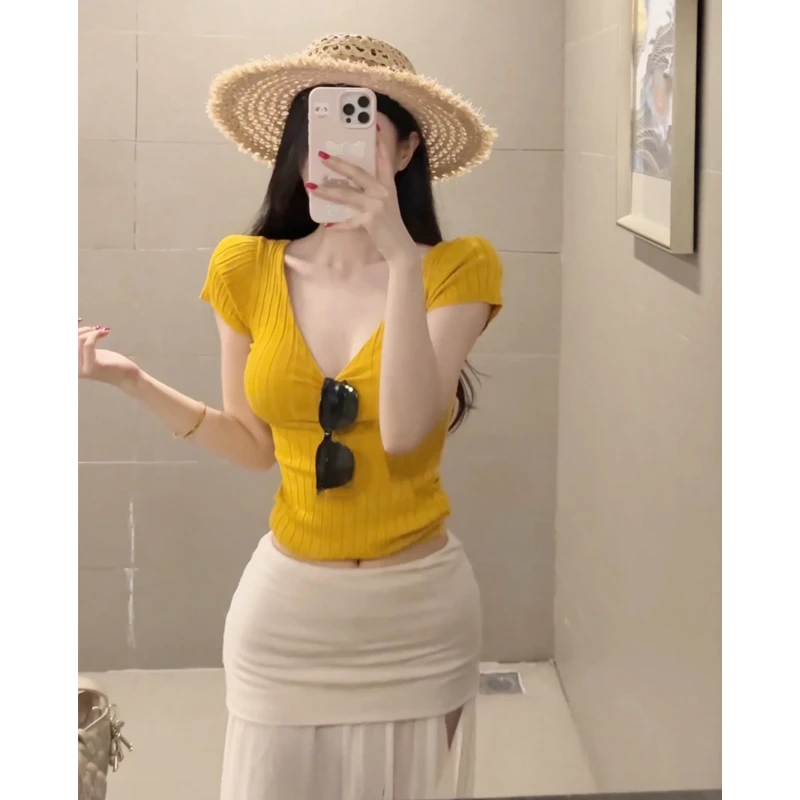 黄色低V领短袖T恤女夏季2025新款修身美式百搭显瘦通勤纯欲风上衣