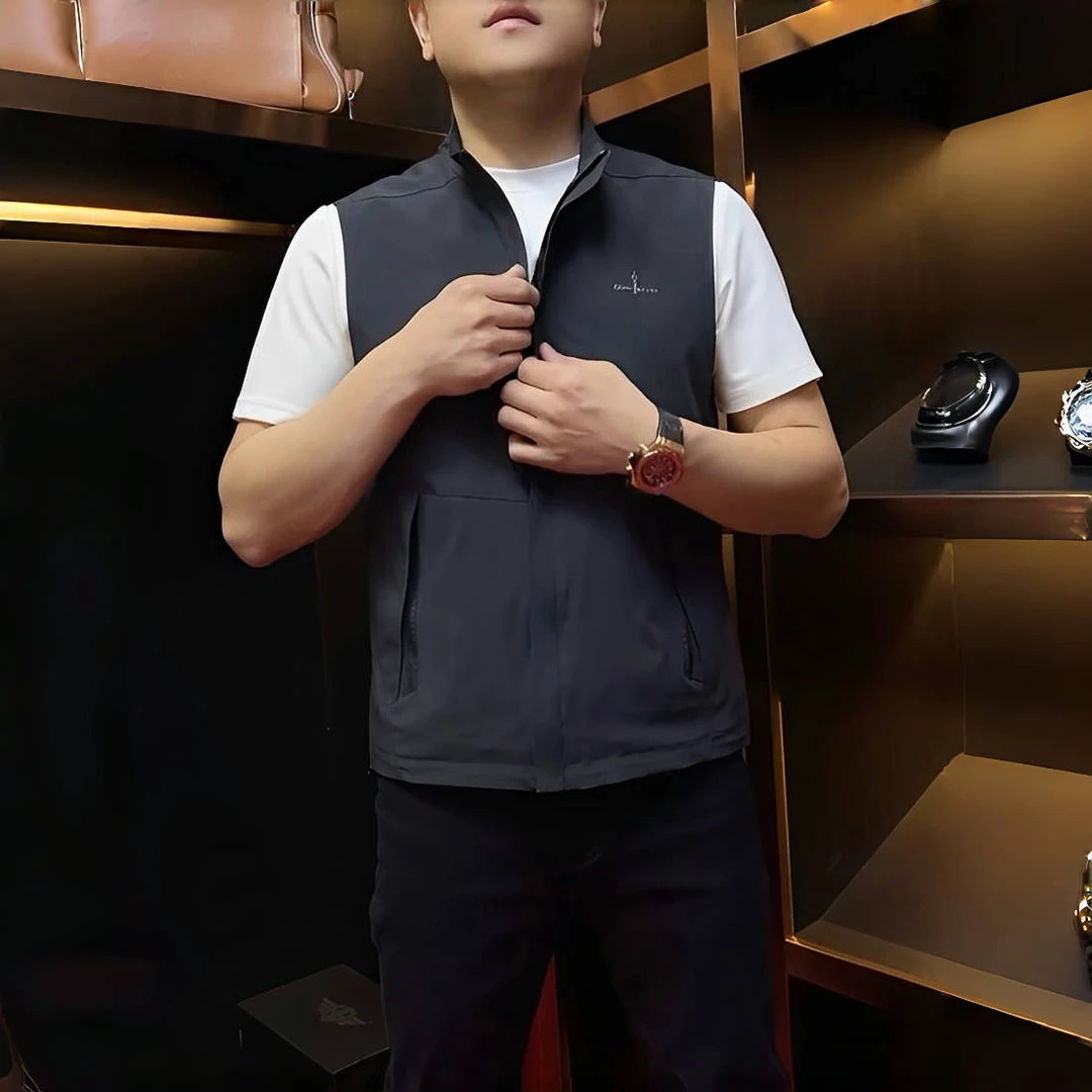 男士马甲2025年秋季新款户外休闲帅气立领时尚爆版纯色百搭修身帅