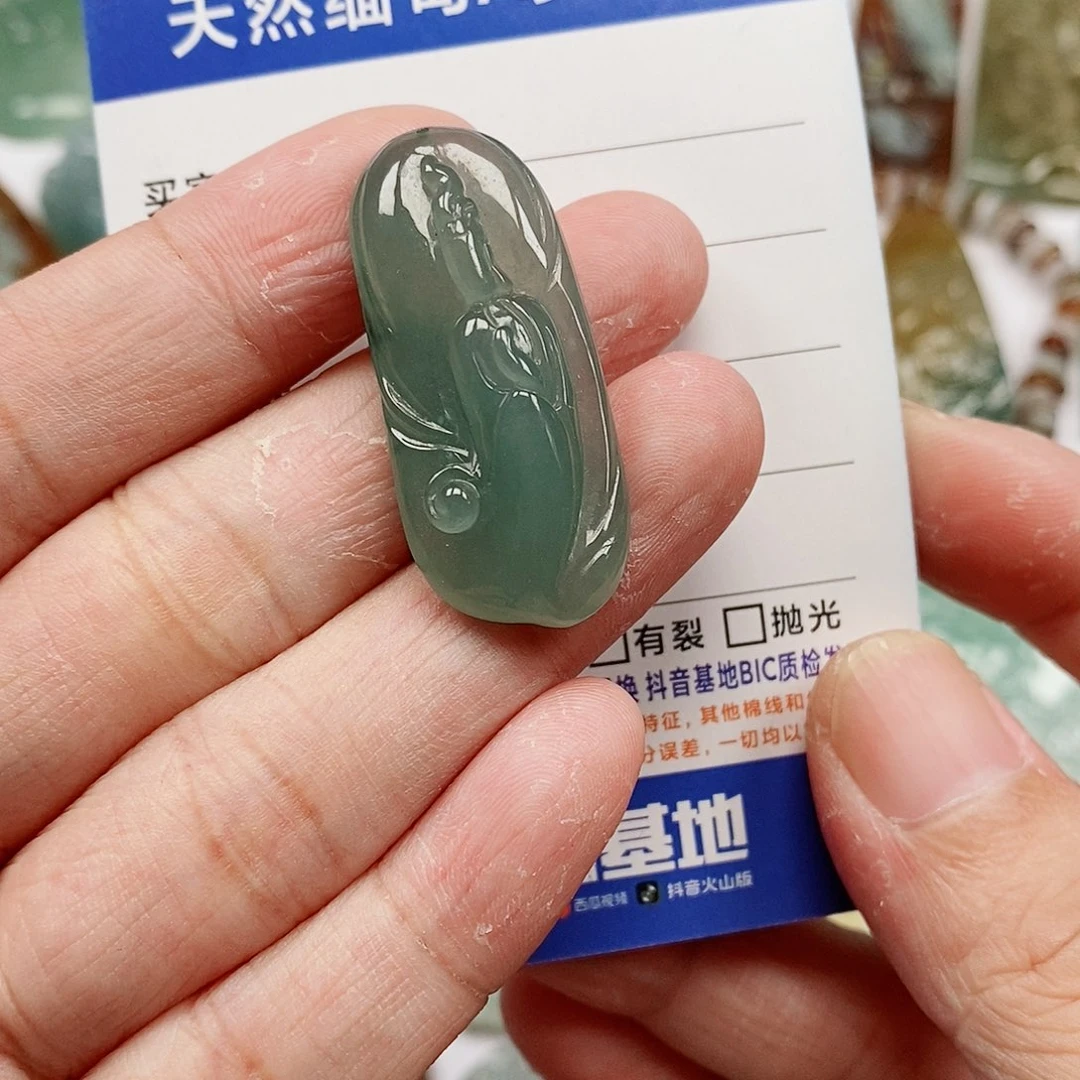 翡翠未镶嵌颈饰无相观音