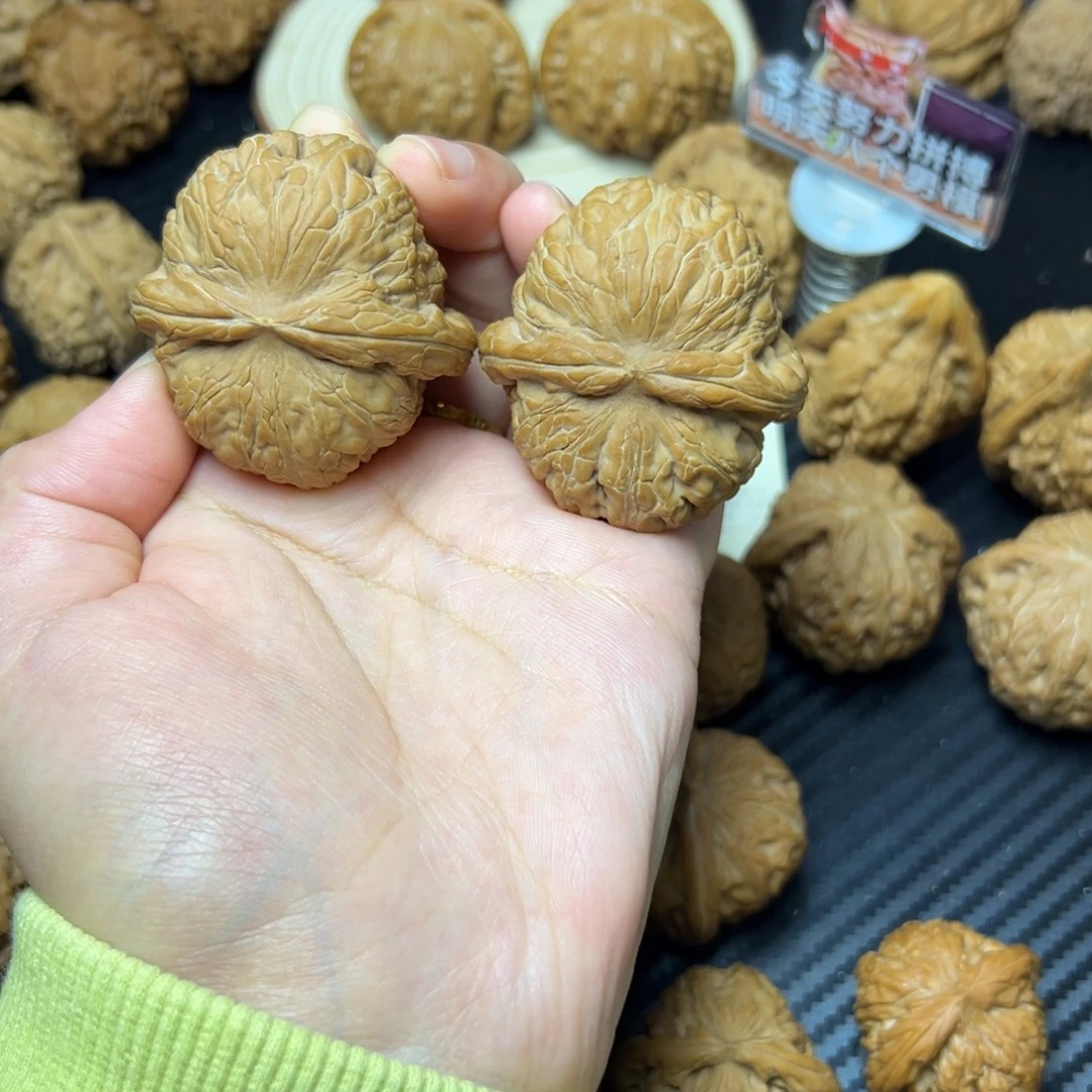 吊坠文玩核桃球宝45有点黄尖