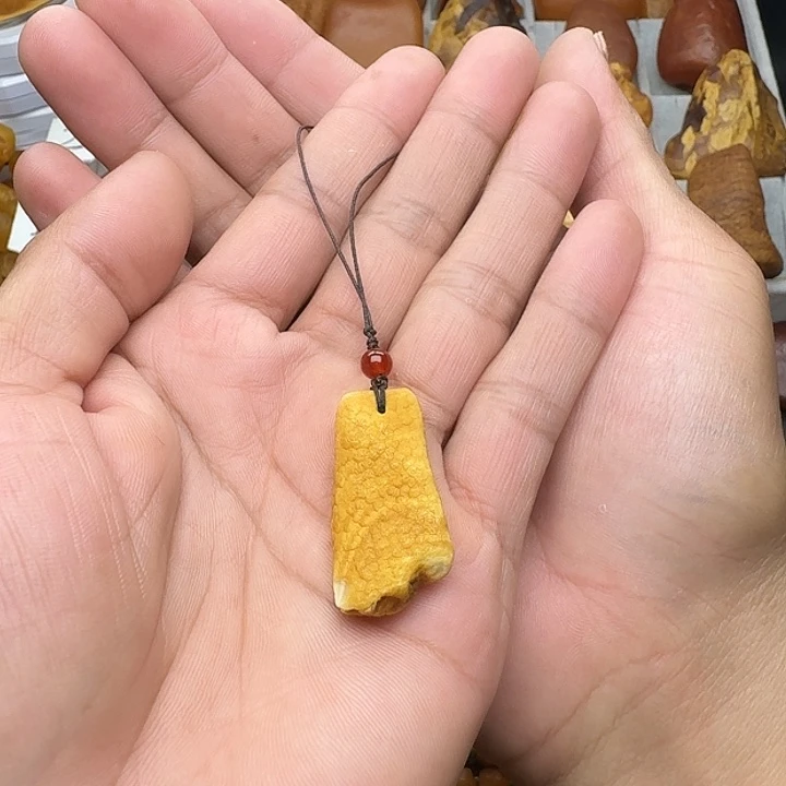 琥珀未镶嵌裸石天然蜜蜡手机吊坠