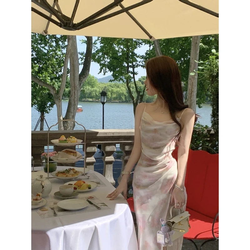 超火超火【洋房千金】夏季油画感晕染印花不规则性感收腰连衣裙女