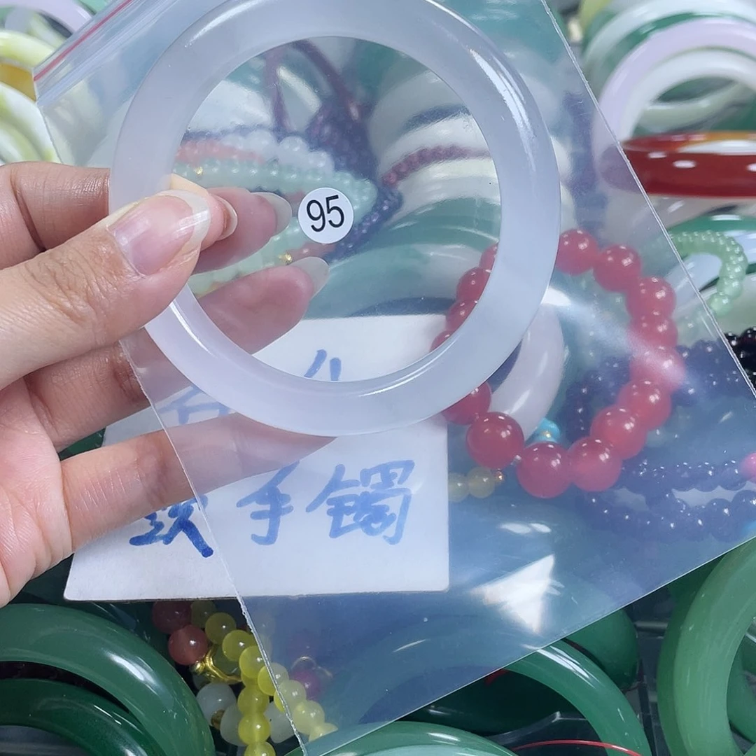 【闪购商品】石英质玉手镯未镶嵌60