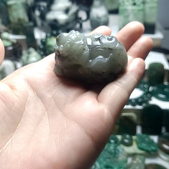 独山玉未镶嵌把件