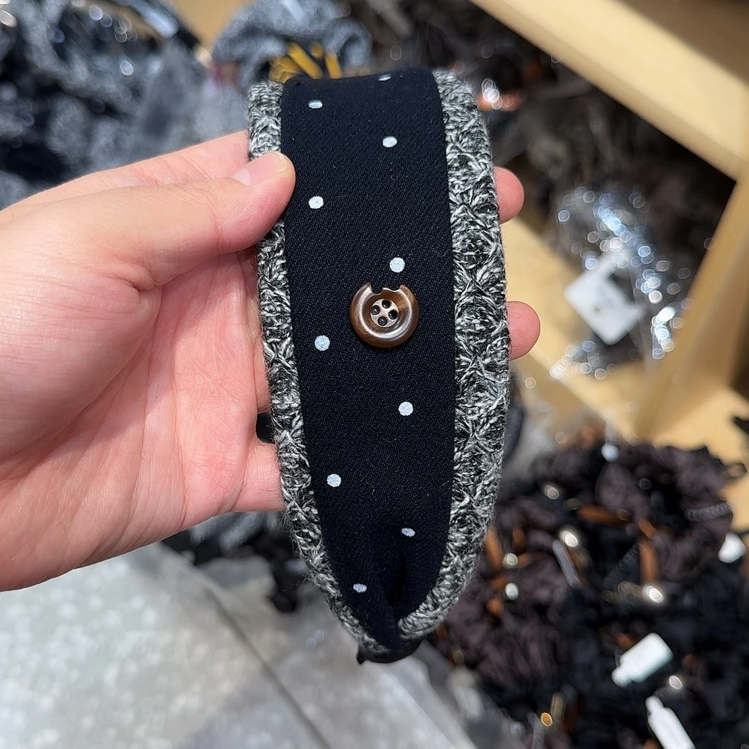 非金属波点蓝色纽扣