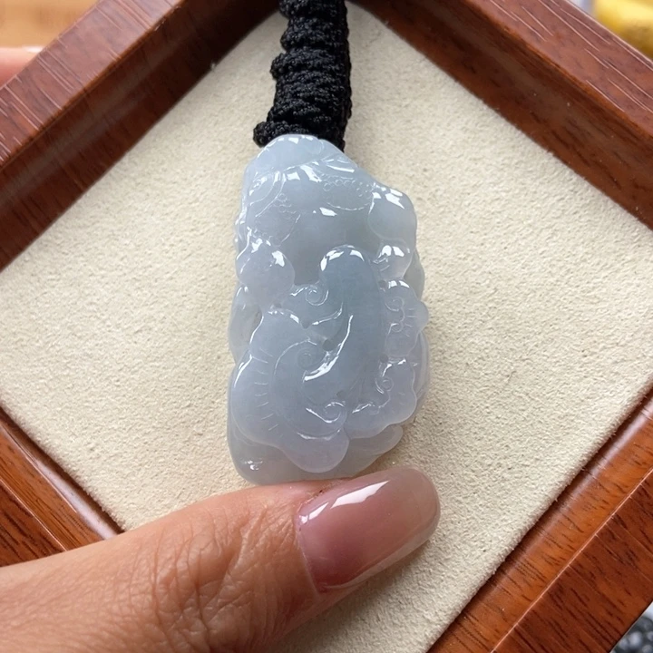 翡翠未镶嵌颈饰如意貔貅