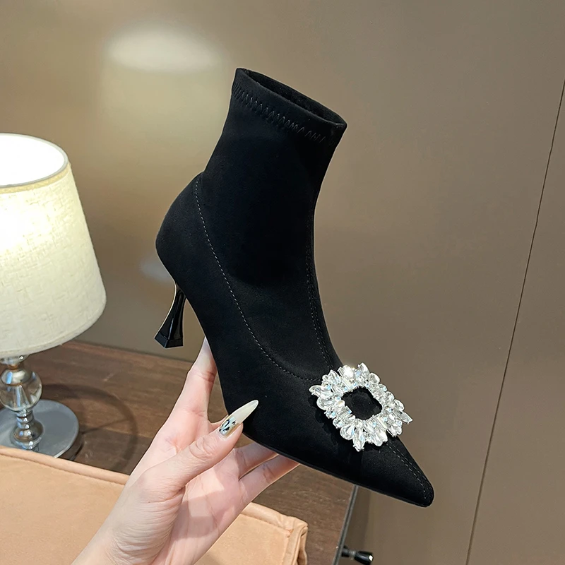 2025流行小短靴时髦洋气又高级感百搭高跟尖头细跟小个子瘦瘦靴女