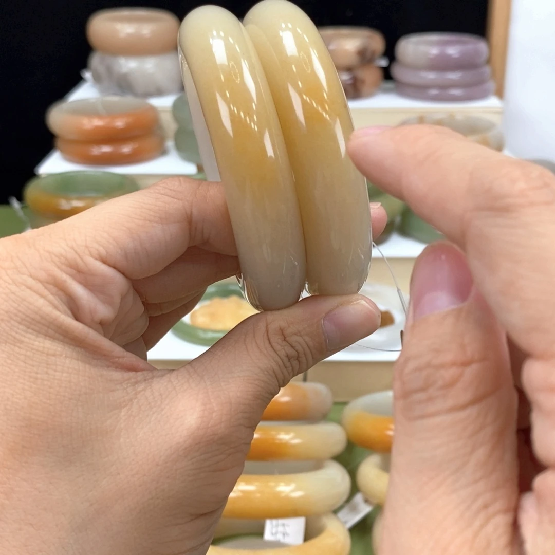 石英质玉未镶嵌手镯最***景