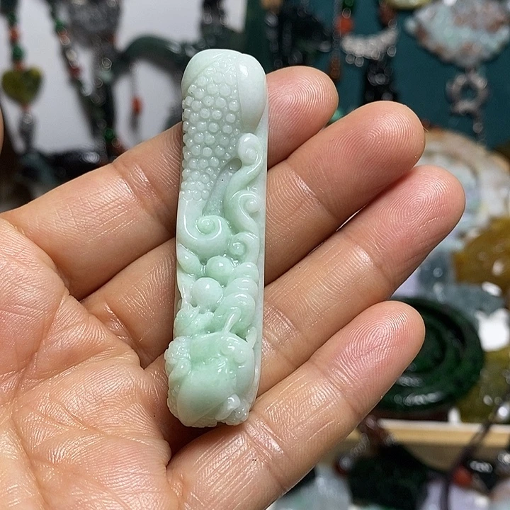 翡翠未镶嵌吊坠(赠链)