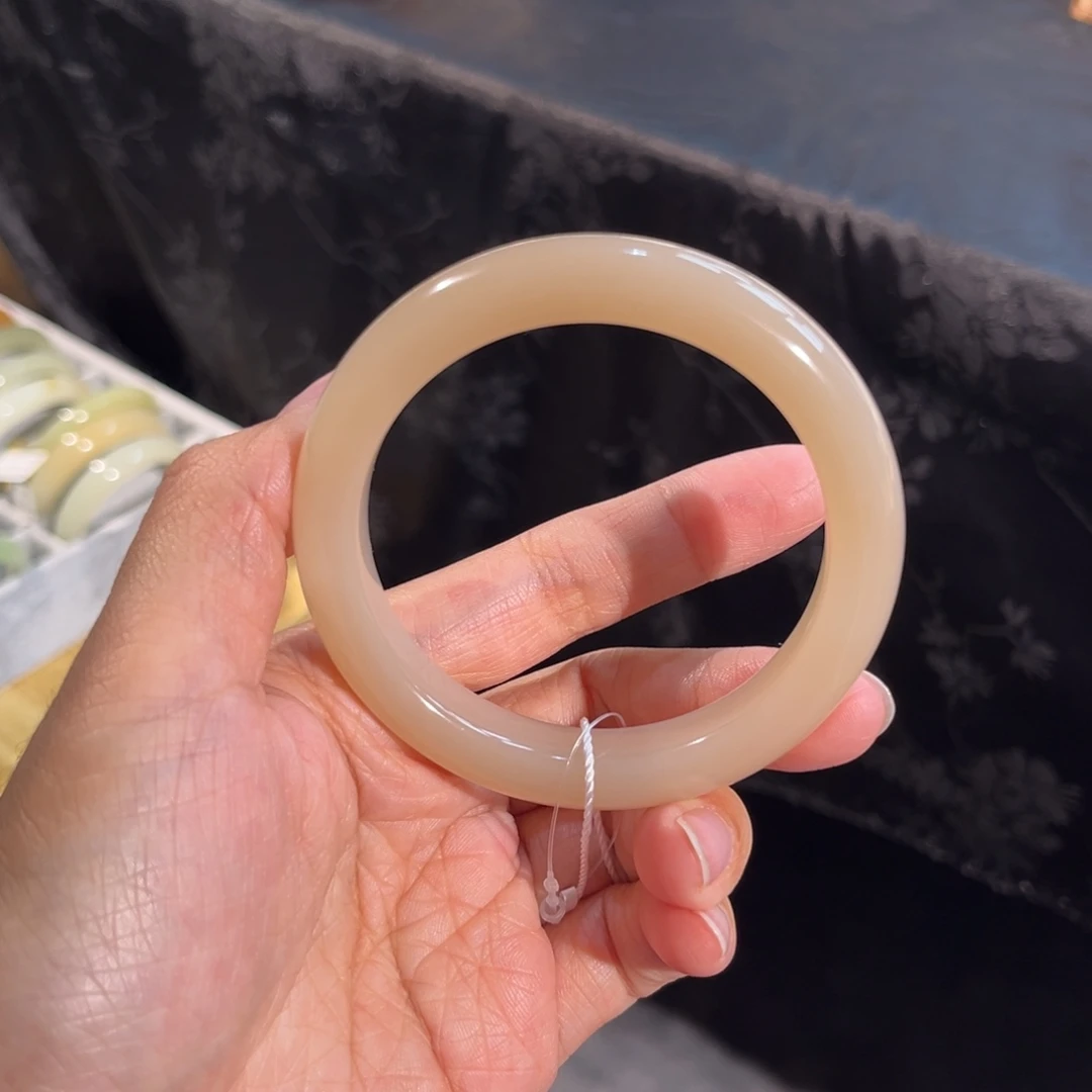 和田玉未镶嵌手镯  「红粉」