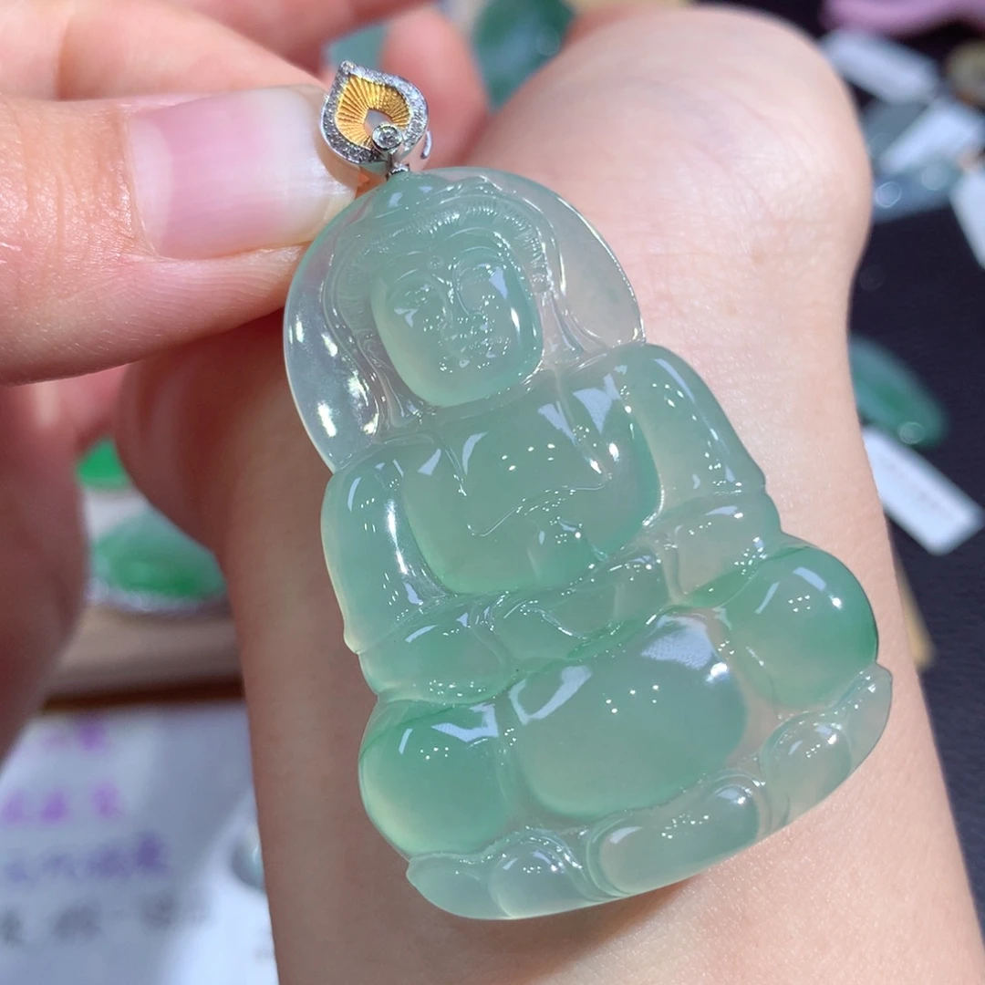 翡翠18K金镶嵌颈饰超美观音