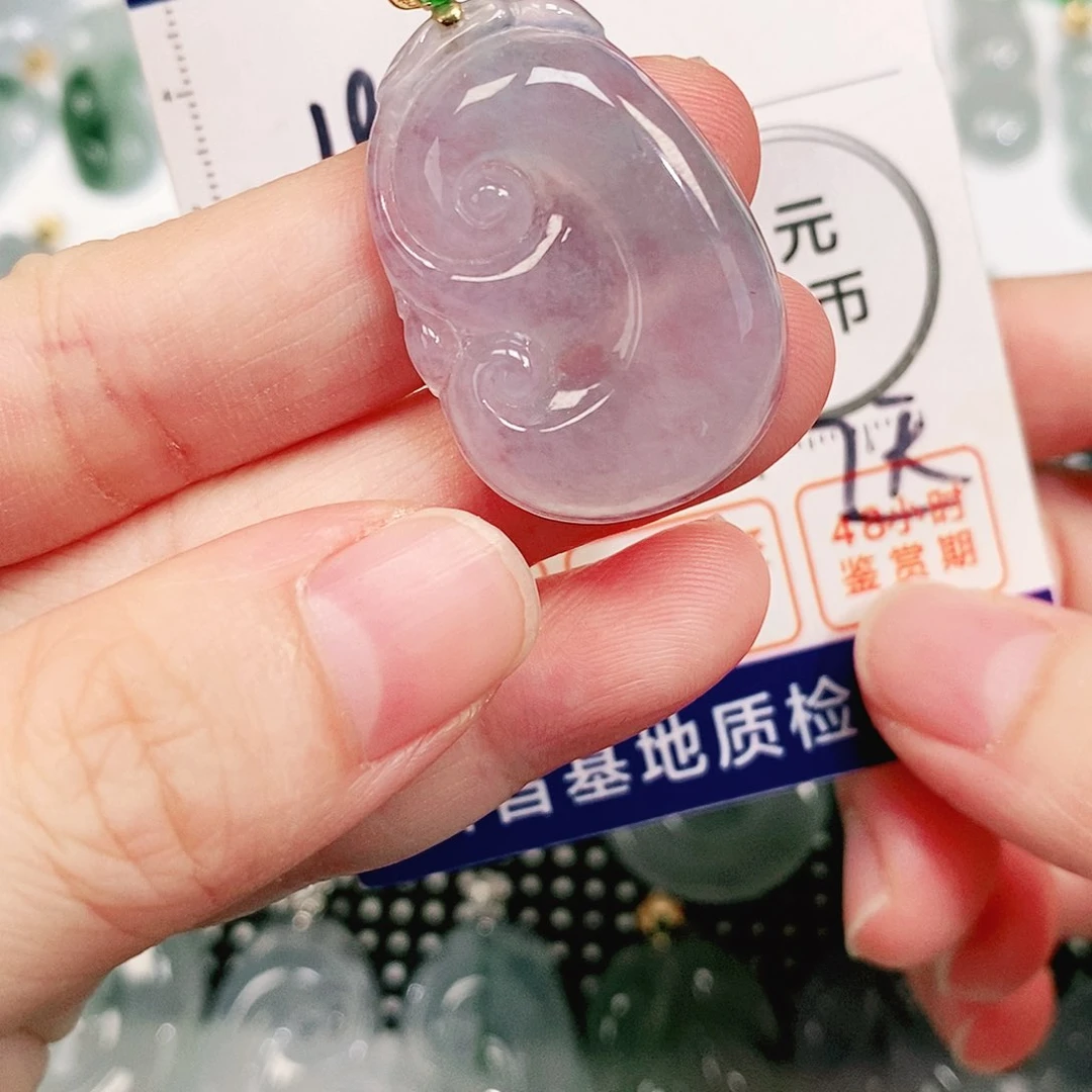 翡翠18K金镶嵌颈饰吊坠