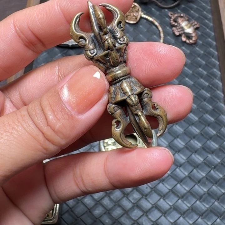 藏传铜金铜锁骨吊坠