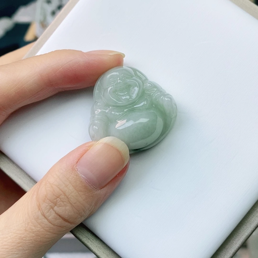 翡翠未镶嵌颈饰佛公