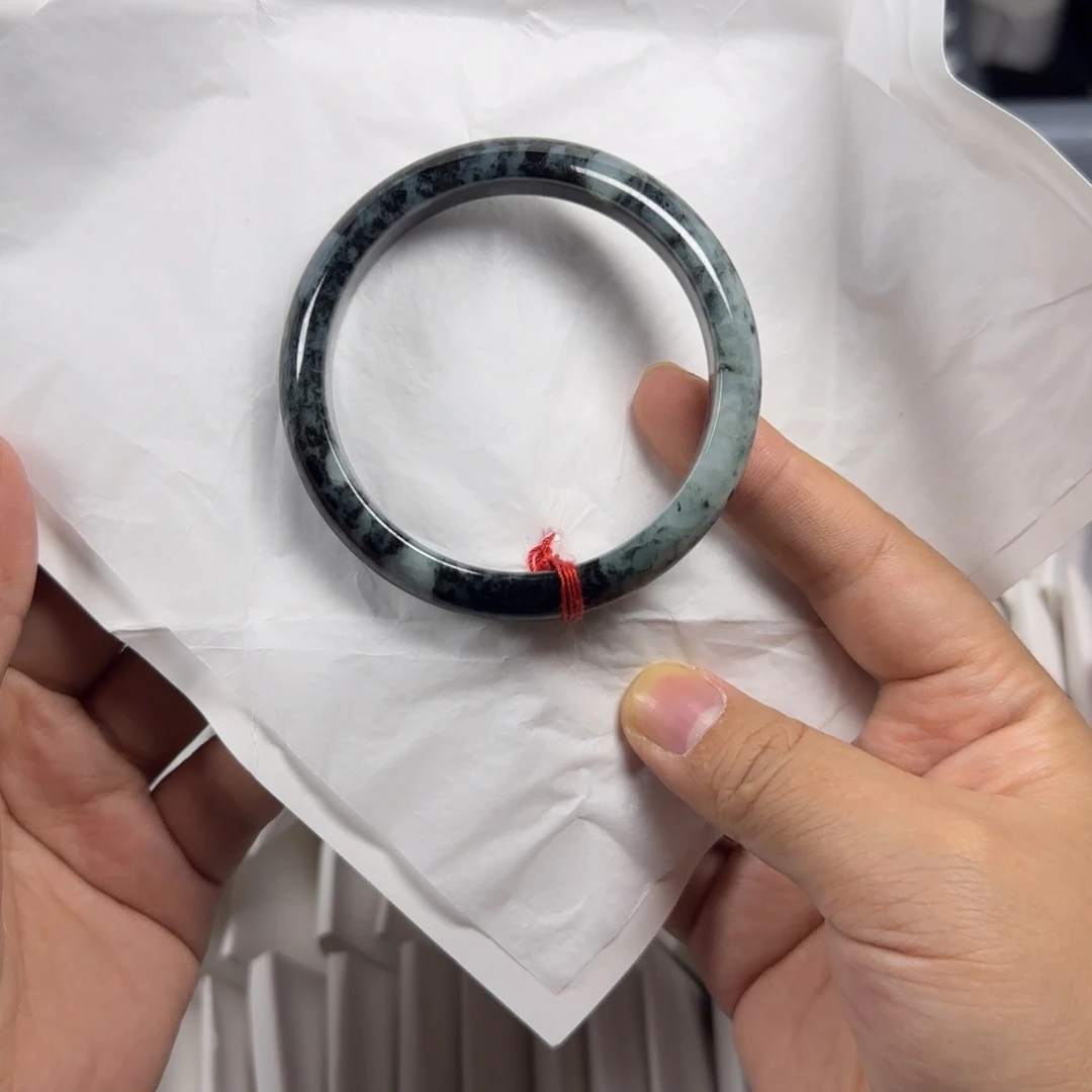 翡翠手镯未镶嵌v***?Vivi