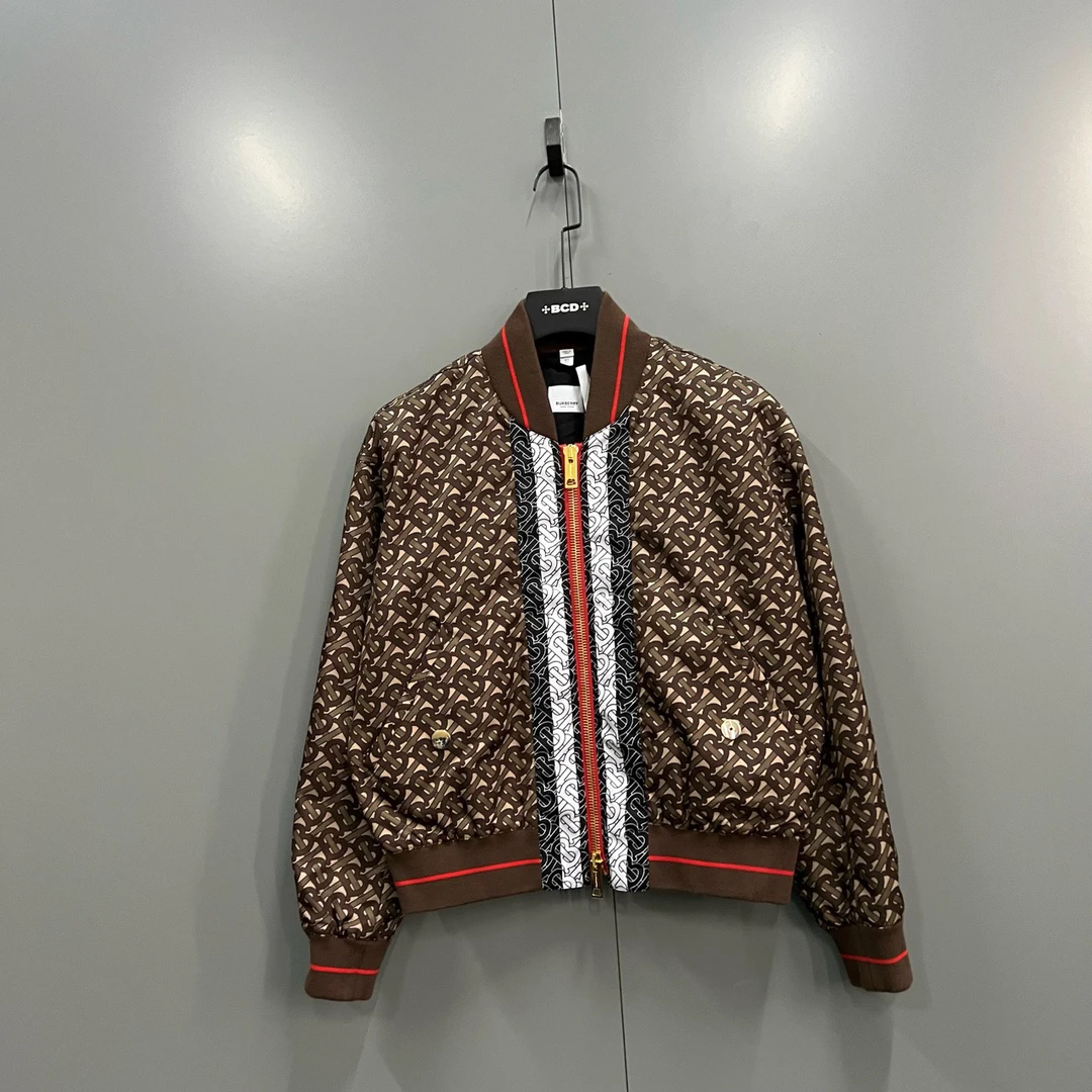 95新 BURBERRY/博柏利 满印TB条纹外套 38码/98新/
