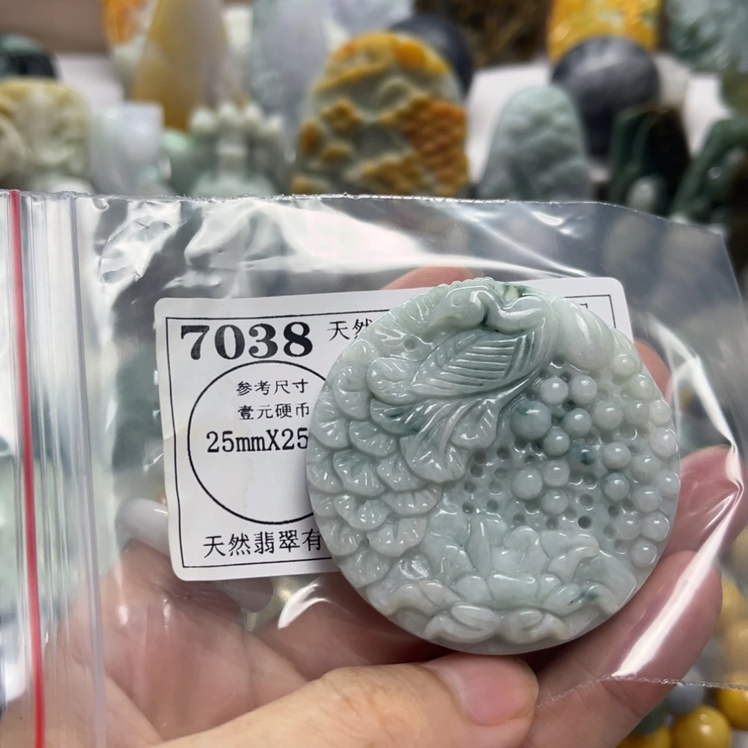 翡翠未镶嵌颈饰7038