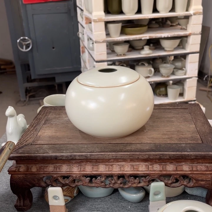 摆件月白釉中号茶叶罐新款