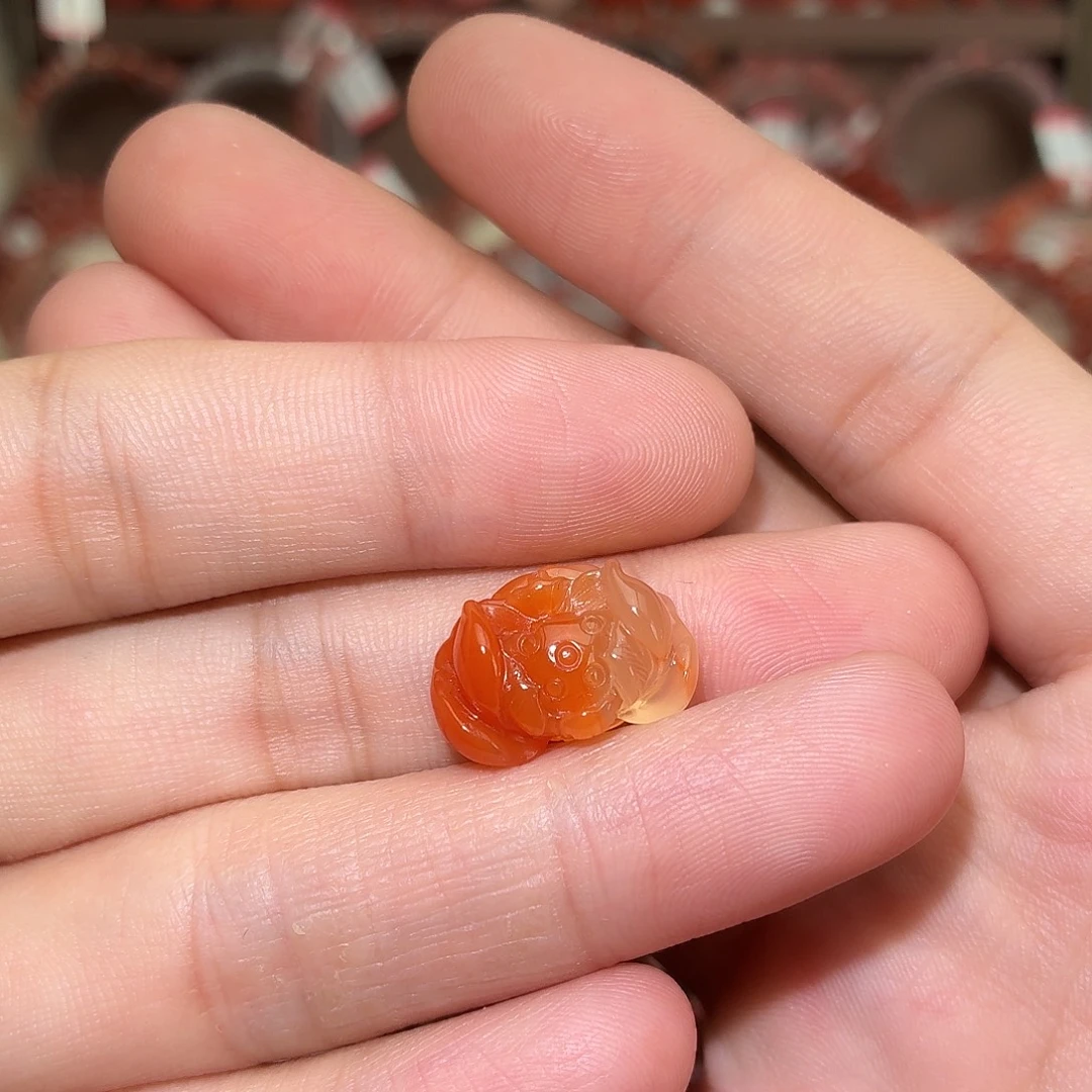 南红玛瑙未镶嵌颈饰荷花