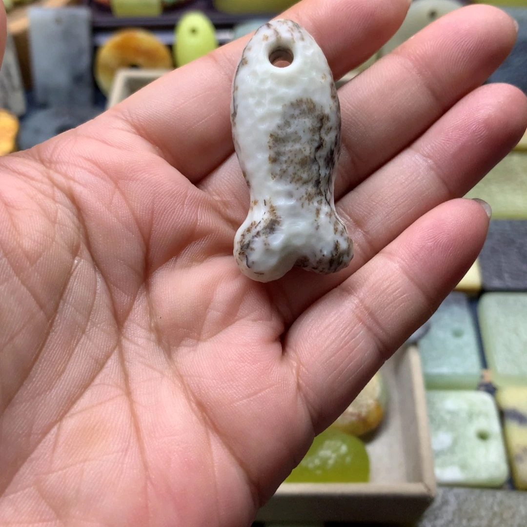 老***儿合金蛇纹石玉颈饰