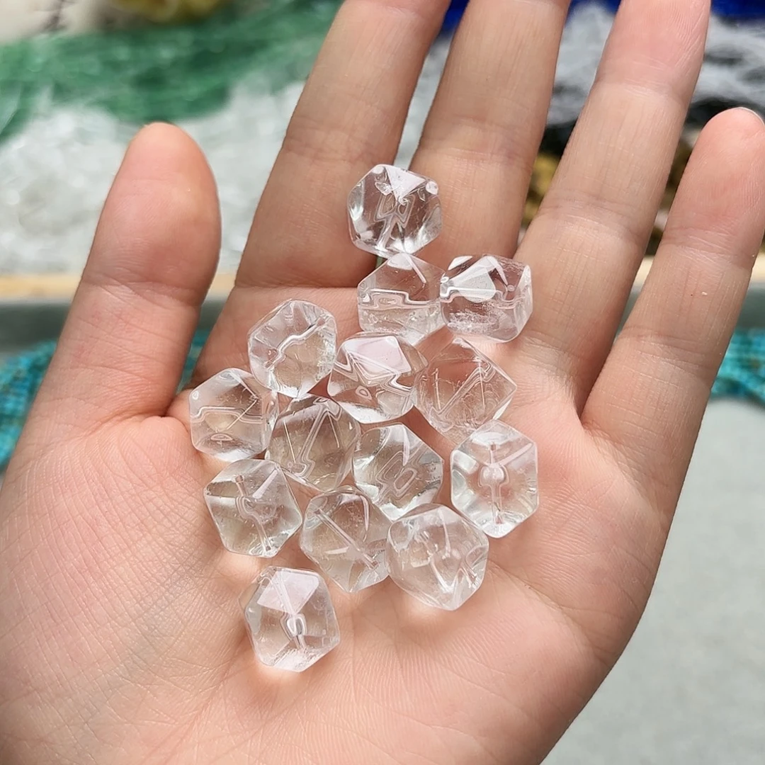 未镶嵌玛瑙/玉髓珠宝半成品卡十白水晶冲角2颗