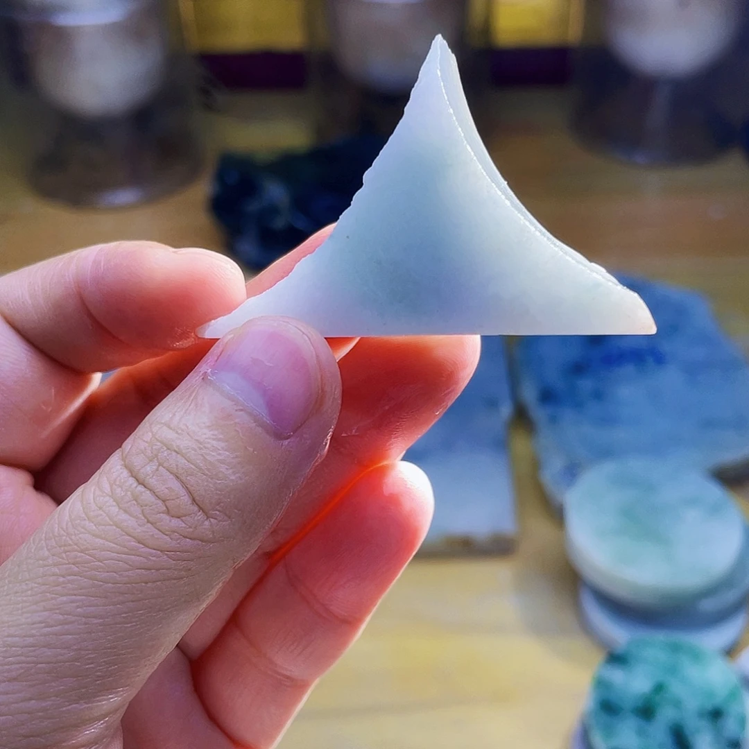 翡翠未镶嵌颈饰毛料1