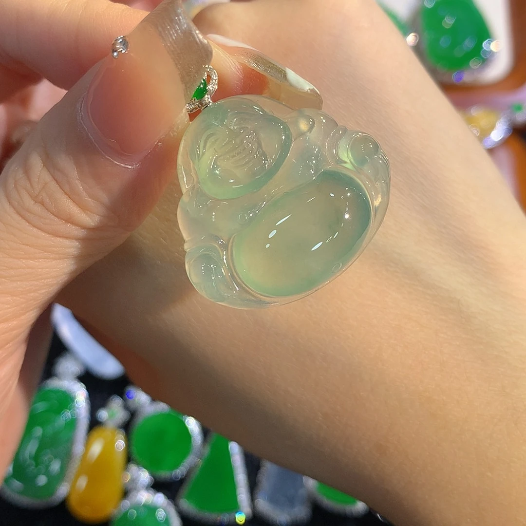 颈饰18K金镶嵌翡翠