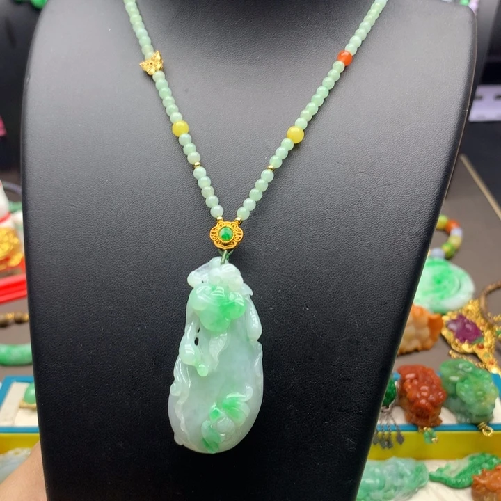 翡翠未镶嵌颈饰翡翠福瓜