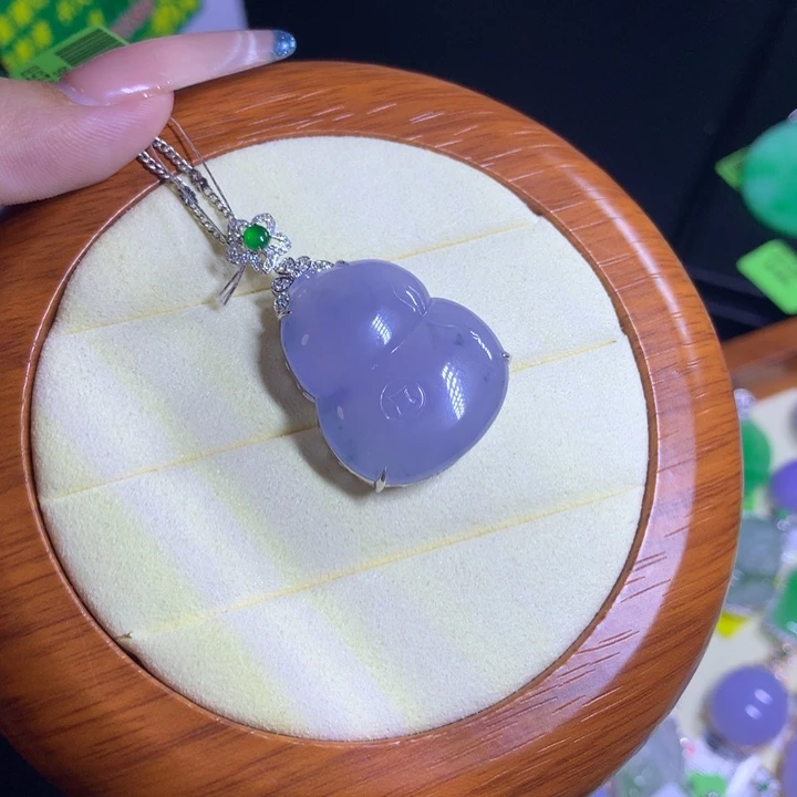 颈饰18K金镶嵌翡翠天然