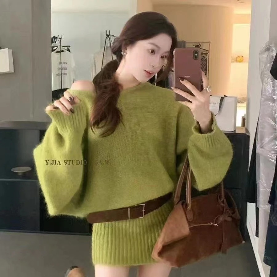 绿色斜肩长袖连衣裙女装早秋氛围感穿搭宽松慵懒风纯欲辣妹包臀裙