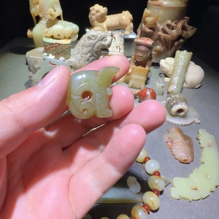 和田玉未镶嵌挂件