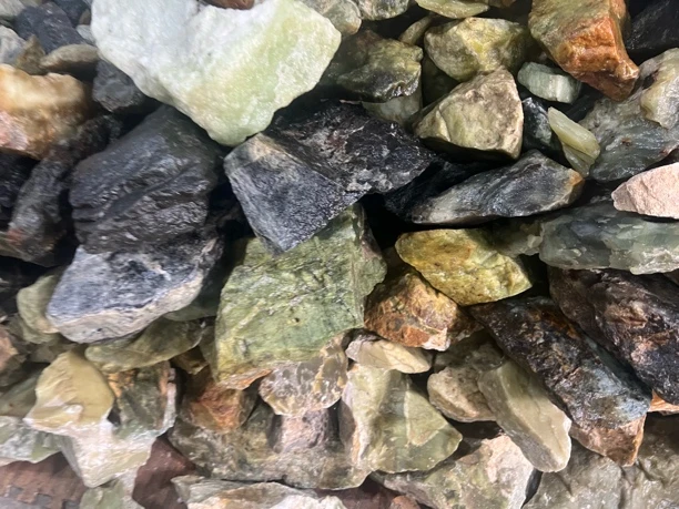 纯天然岫玉180中国四大名玉之一高冰料随机发货