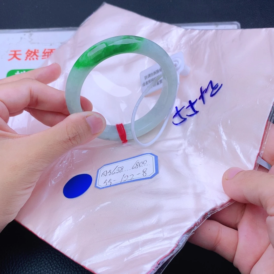 翡翠手镯未镶嵌我