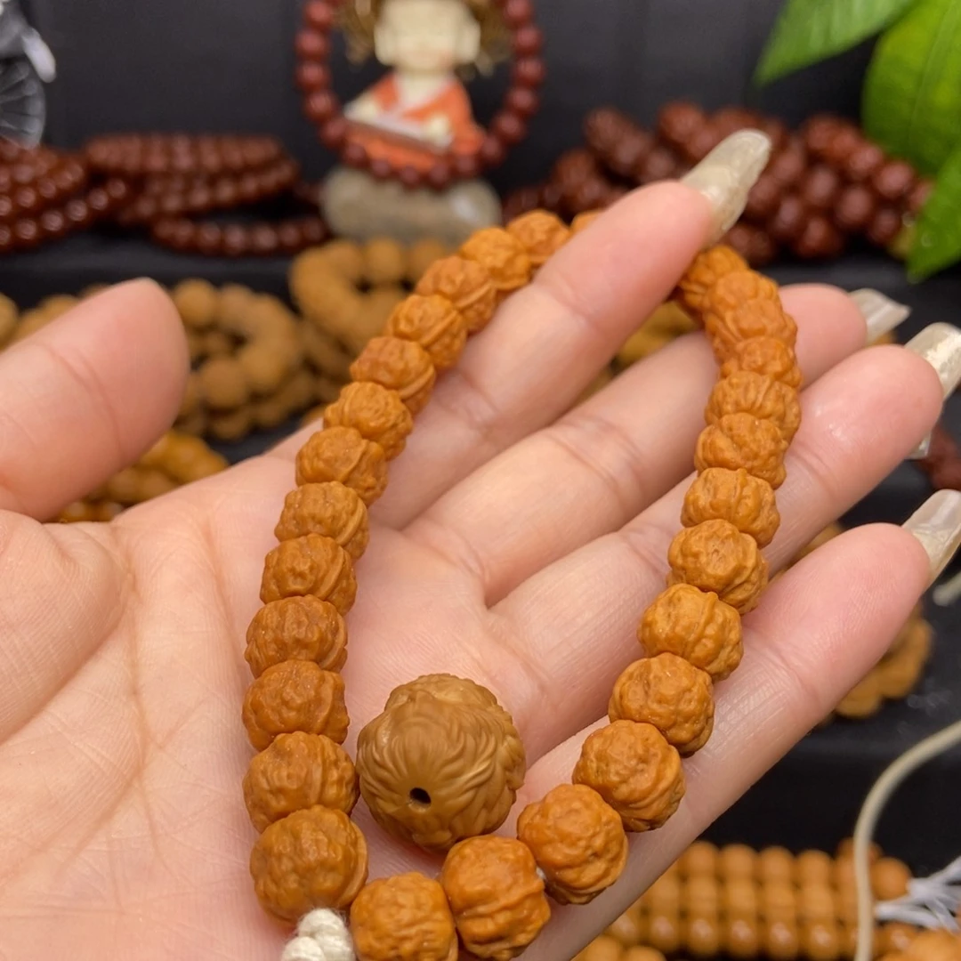 猴头核桃手串老****汤蟾宗手持