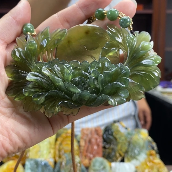 未镶嵌蛇纹石玉颈饰