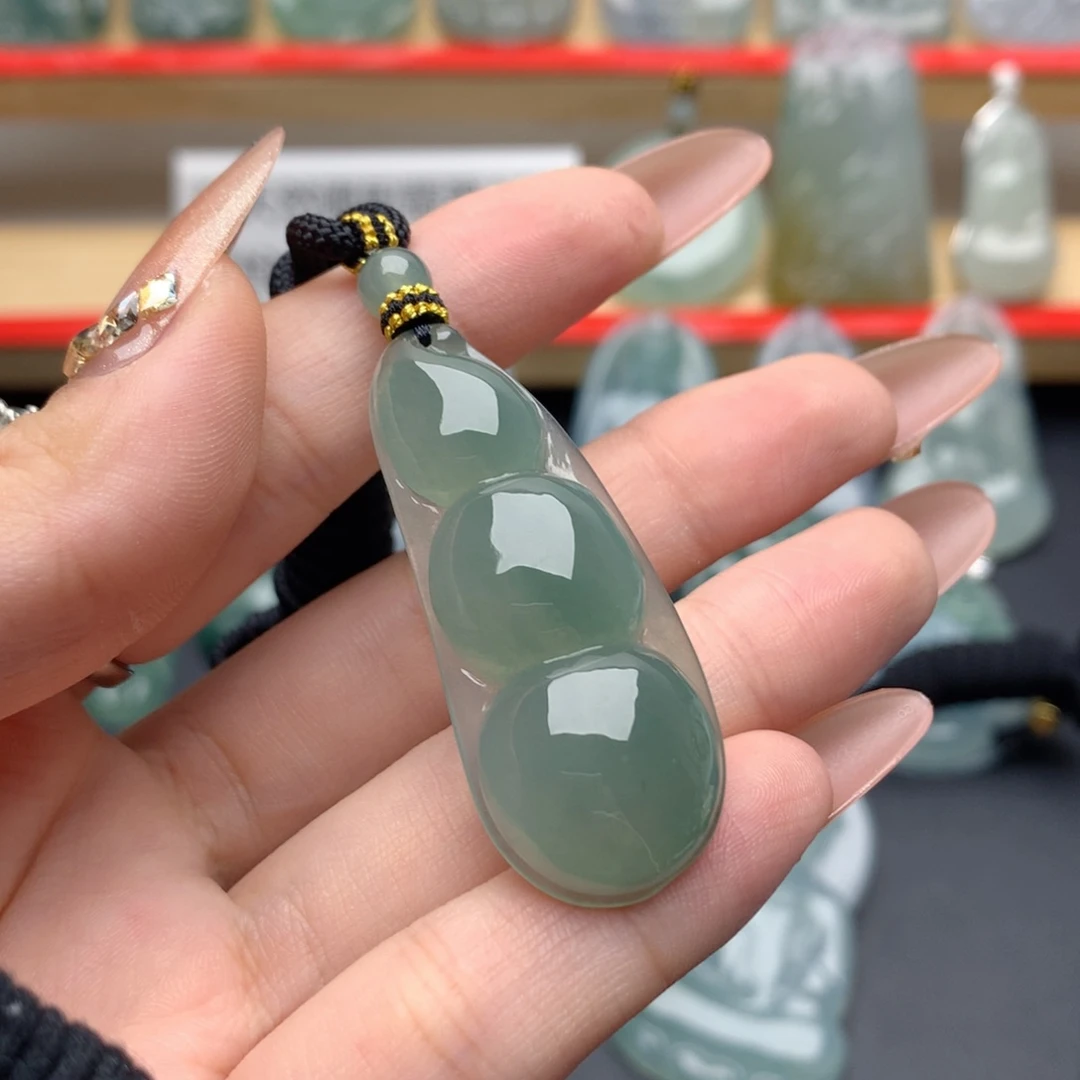 翡翠未镶嵌颈饰四季豆