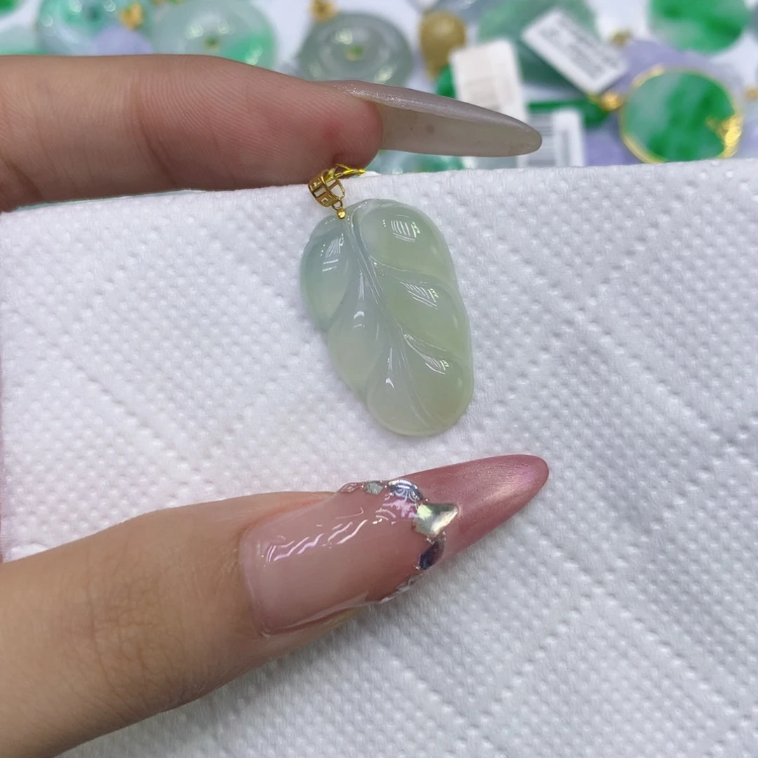 颈饰18K金镶嵌翡翠1111111111111