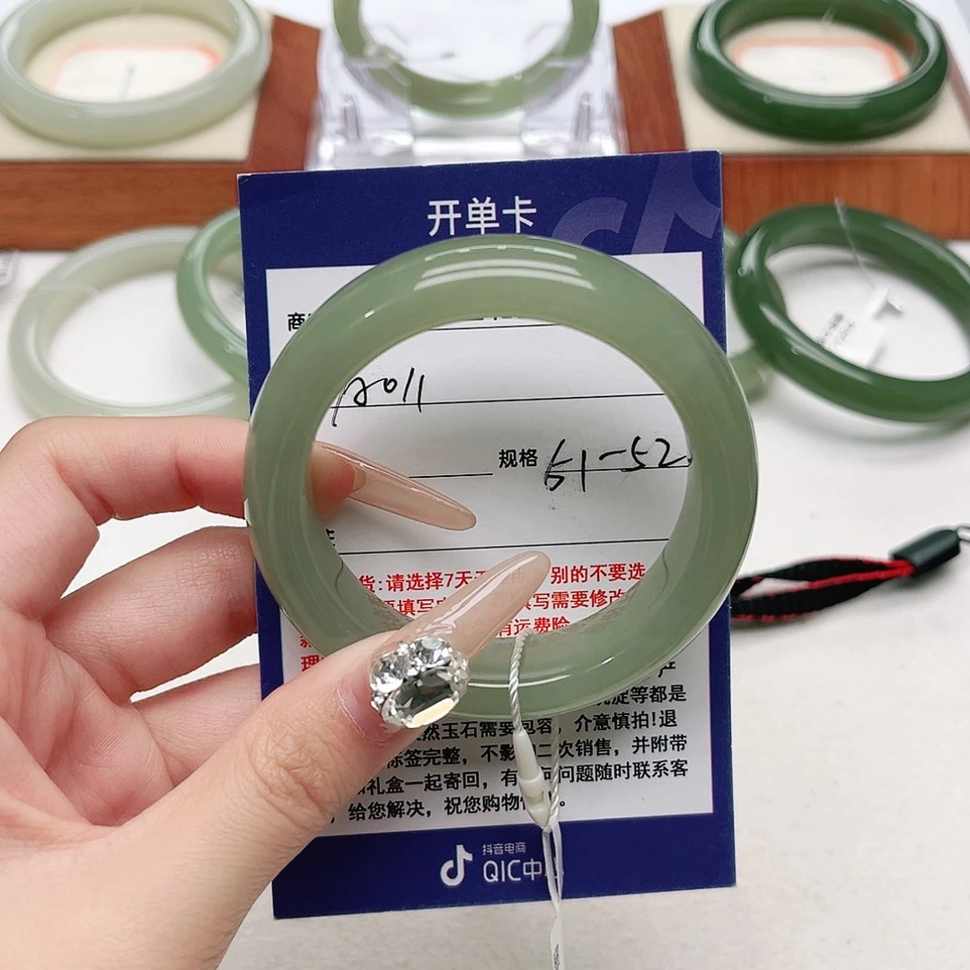 小***福和田玉手镯未镶嵌