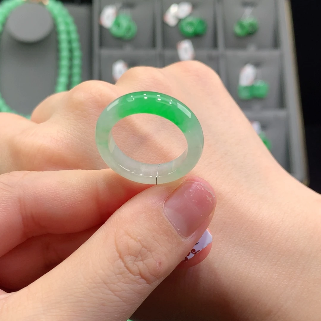 翡翠戒指未镶嵌翡翠