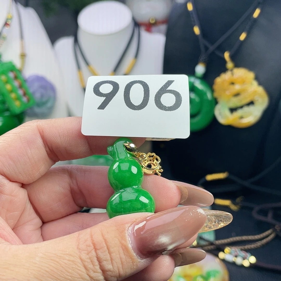 翡翠未镶嵌吊坠(赠链)