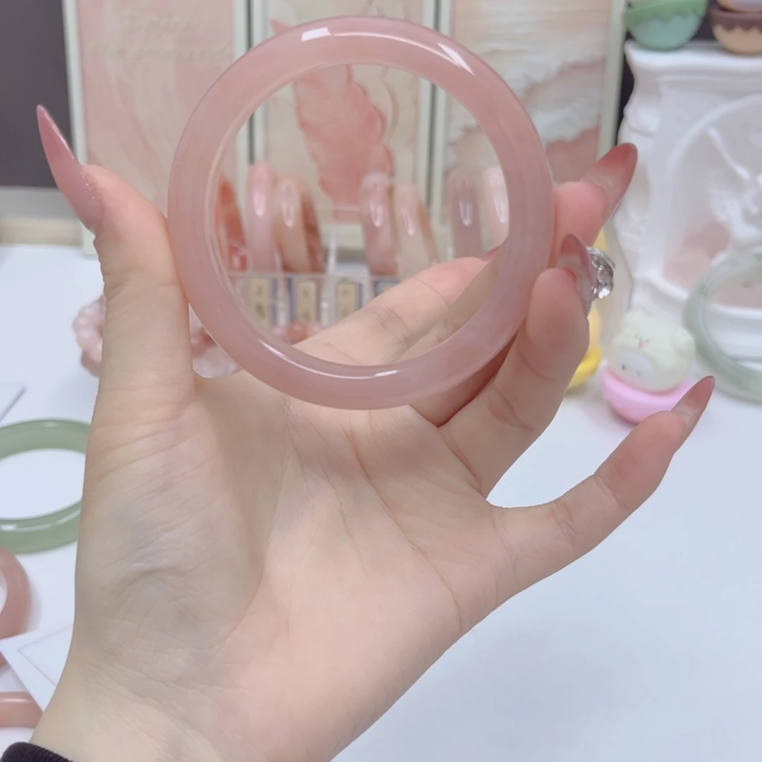 兴***店石英质玉未镶嵌手镯