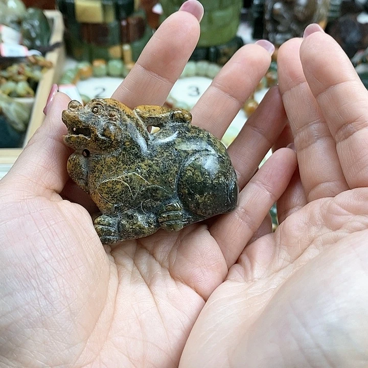 未镶嵌透闪石质玉把件