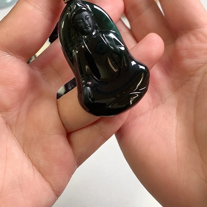 S***川翡翠未镶嵌颈饰翡翠