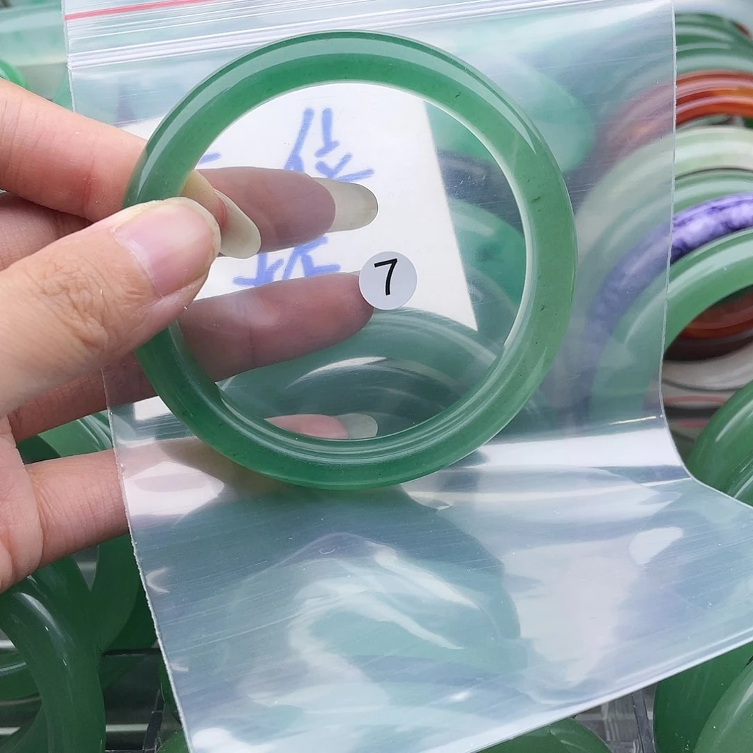 【闪购商品】石英岩玉手镯未镶嵌60