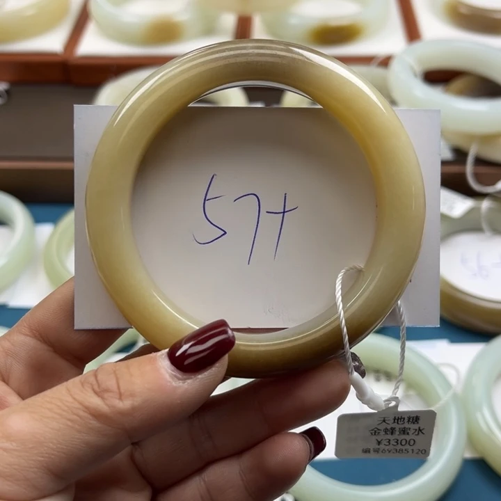 和田玉手镯未镶嵌宝**奶