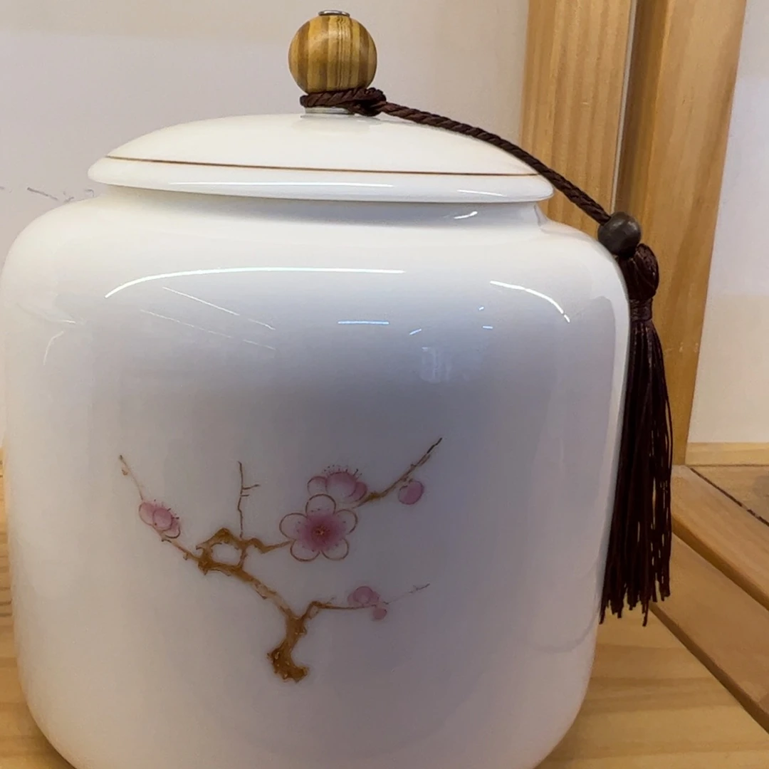 家用陶瓷茶叶罐。