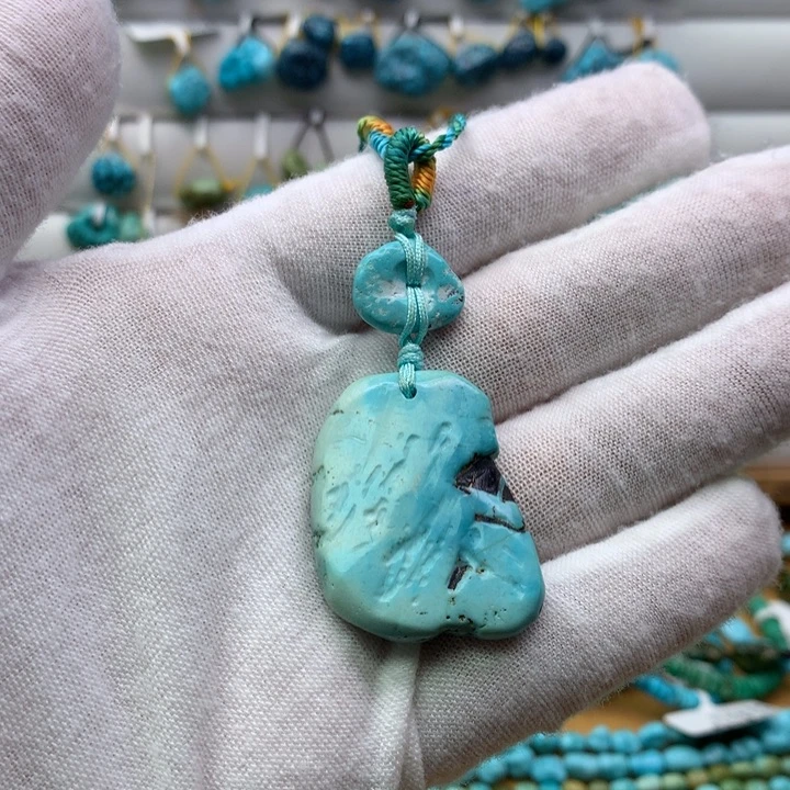 未镶嵌绿松石原矿