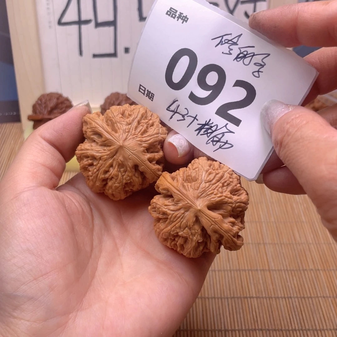 文玩核桃把件92号43粗筋