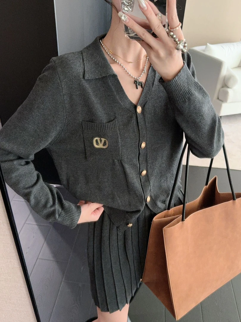 高级感刺绣针织开衫配+半身百褶短裙两件套女25秋冬新款时尚套装