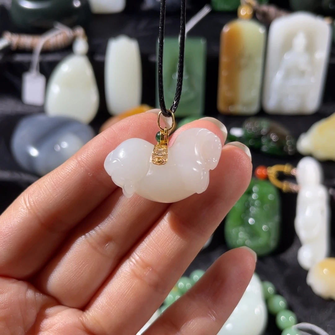 和田玉未镶嵌颈饰